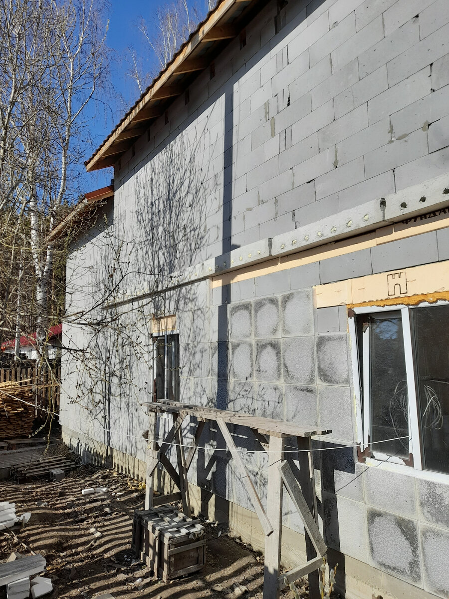 Добрался до фасада.