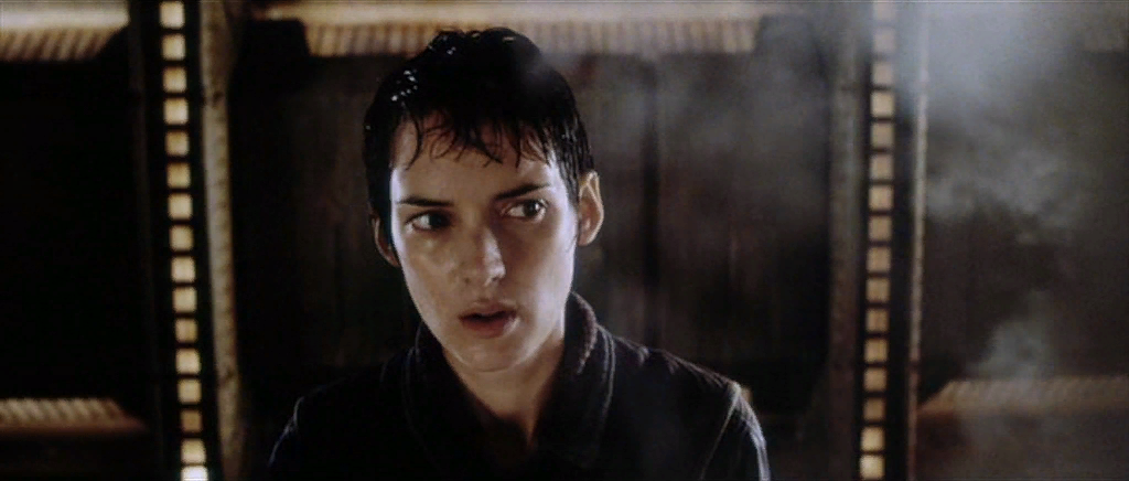 вайнона райдер чужой. сигурни уивер чужой 4. воскрешение 1997. сигурни уивер 1997. чужой 4 воскрешение 1997 постер.