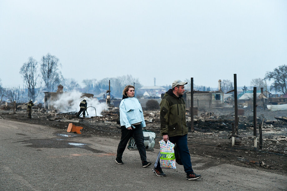 Последствия пожара в городе Уяре Красноярского края. Фото: Алина Ковригина/ТАСС