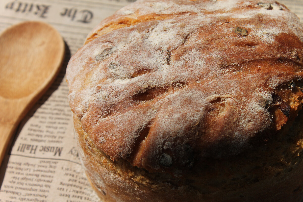 Простой хлеб на кефире. Луковый хлеб в духовке. Вкусный хлеб из цельнозерновой муки в духовке. Полезный хлеб в духовке из цельнозерновой муки. Луковый хлеб без дрожжей.