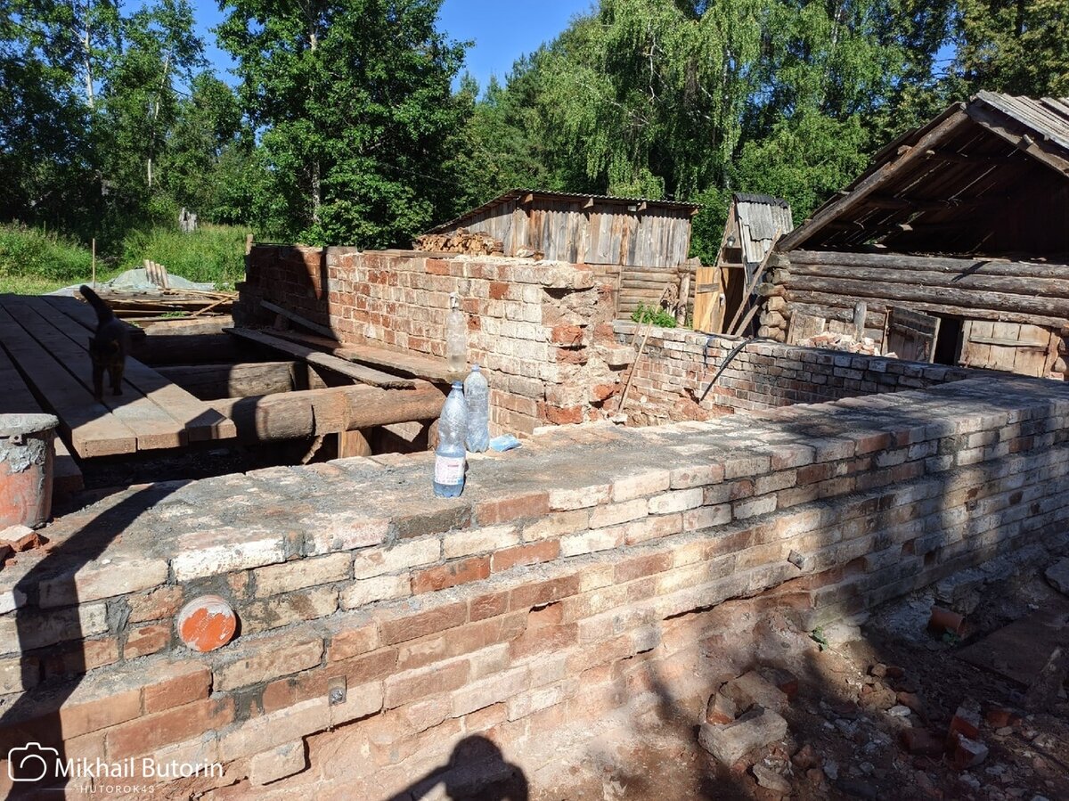 Вновь пробуем себя в каменном деле. Выкладываем цоколь для пристройки к дому  прадеда | Вятский Хутор | Дзен