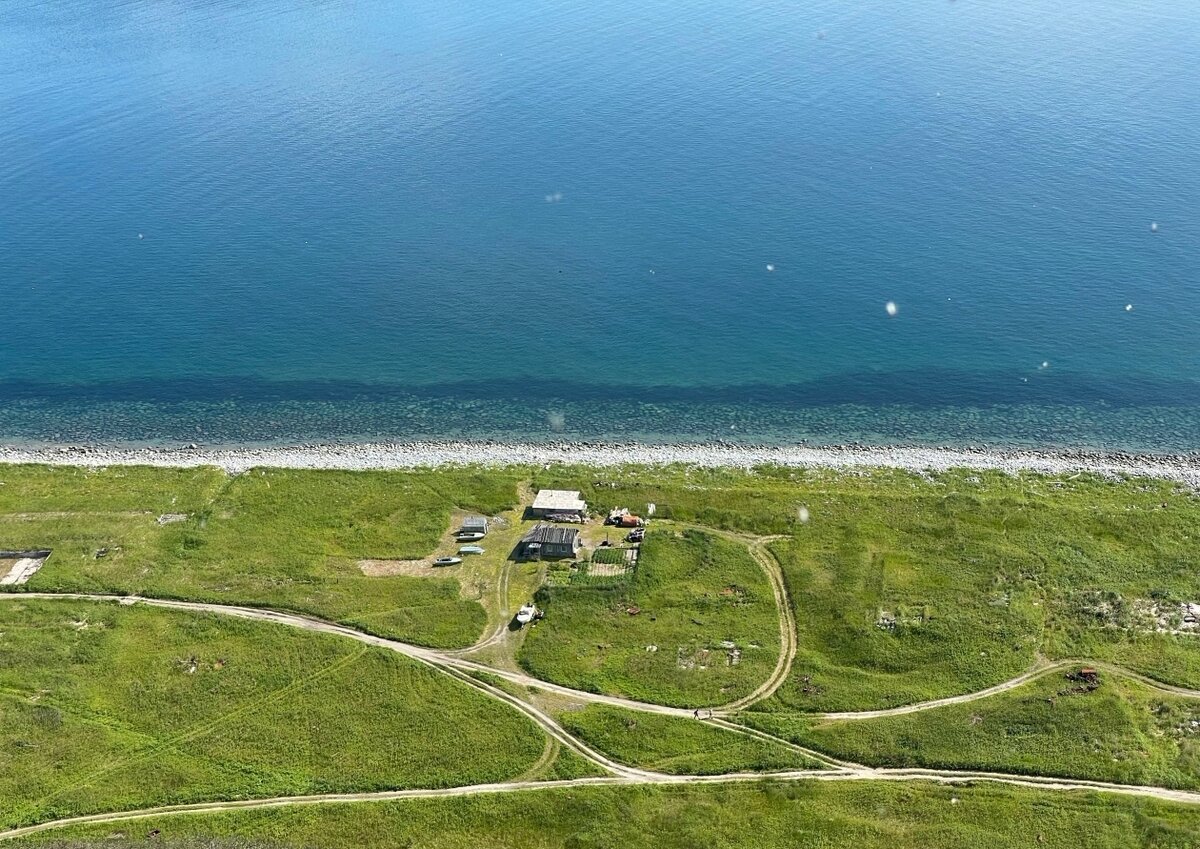 Вид на остров с вершины сопки/ © magadanmedia.ru