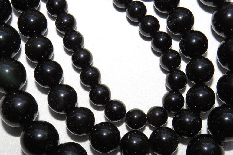 Пехштейн обсидиан. Золотой обсидиан камень. Обсидиан камень. Пехштейн обсидиан. Снежный обсидиан минерал.