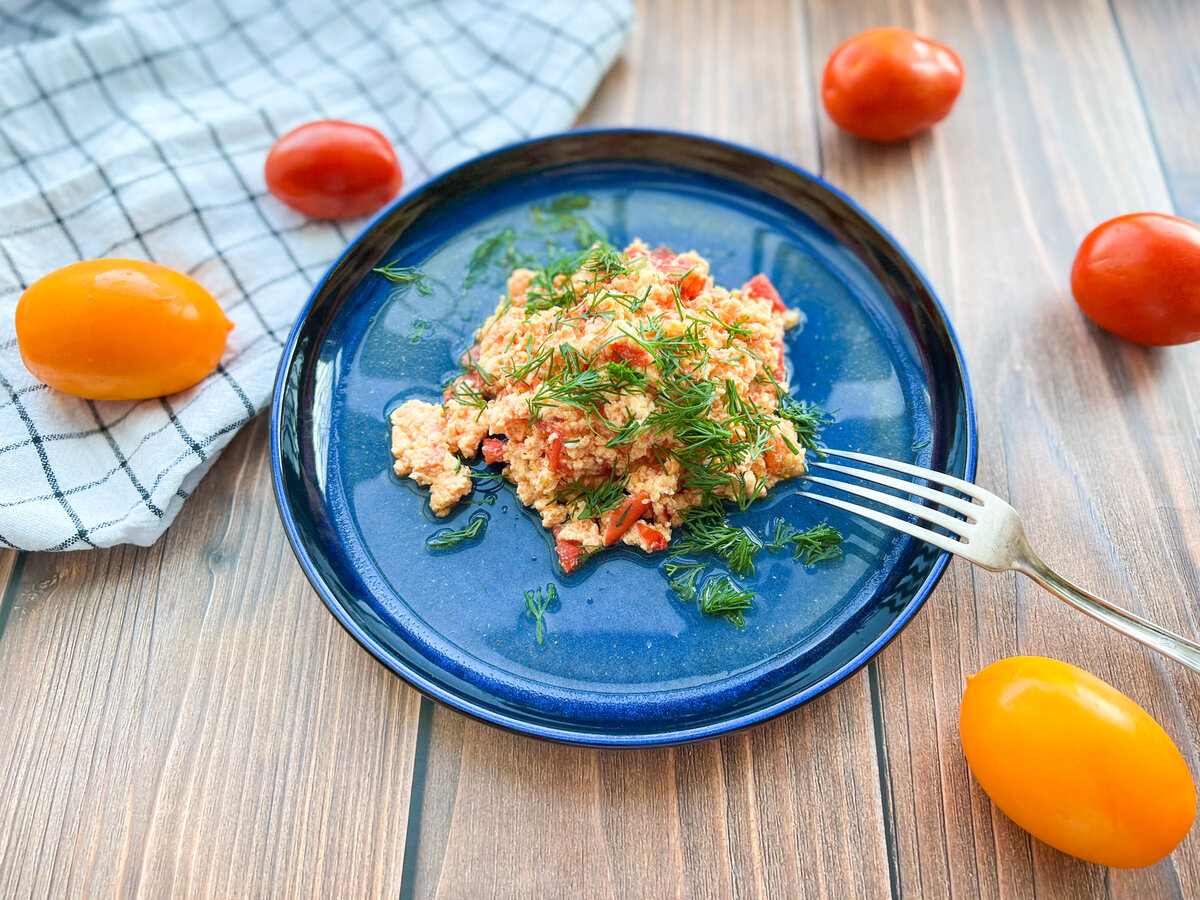 Яичница с помидорами