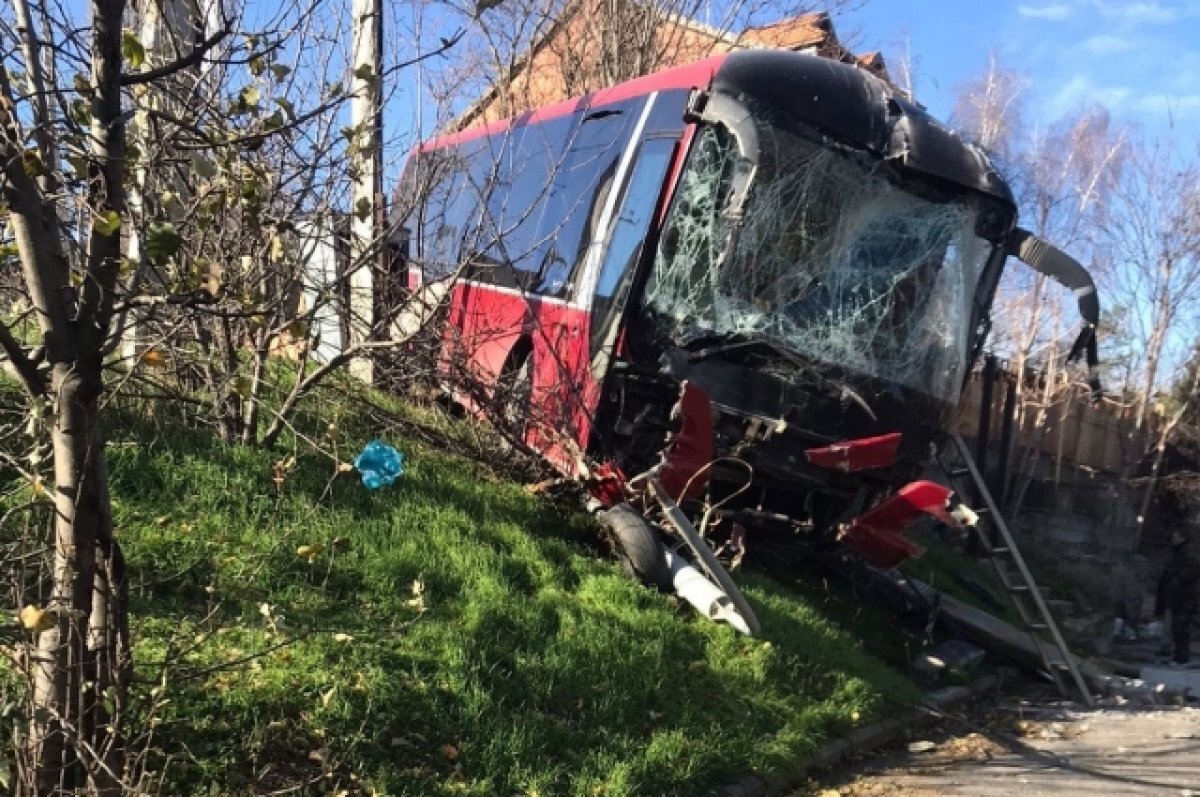    В Ростове автобус съехал в кювет