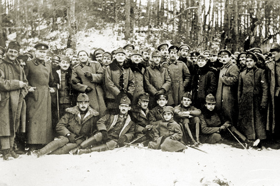 Русские солдаты в 1917 братание. Братание солдат в первую мировую войну. Рождественское перемирие 1914 на Восточном фронте.