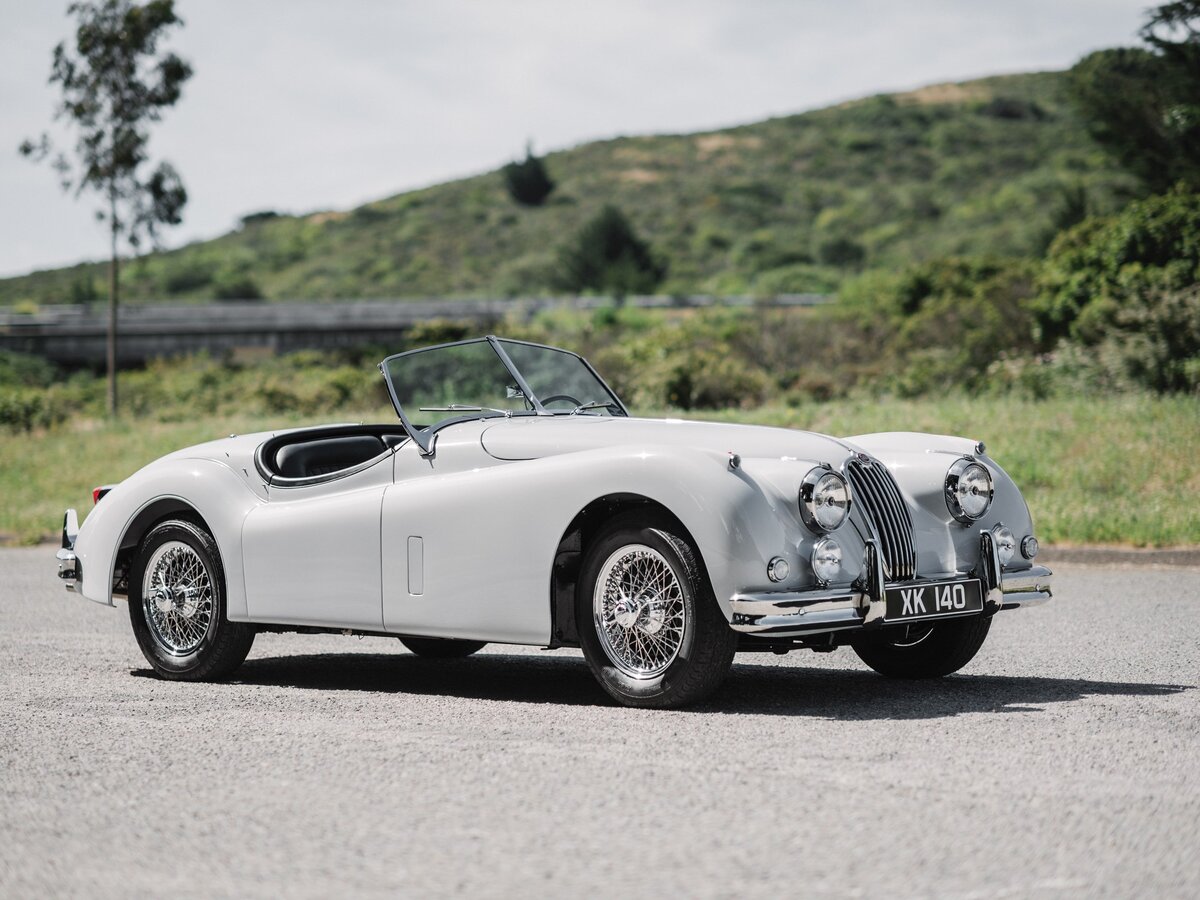 ХК 140 обладал не только стилем и мощью Jaguar, но и скоростью гоночного болида.