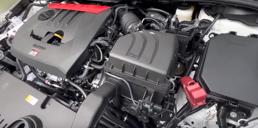 Подкапотное пространство в оснащении Circuit Edition.