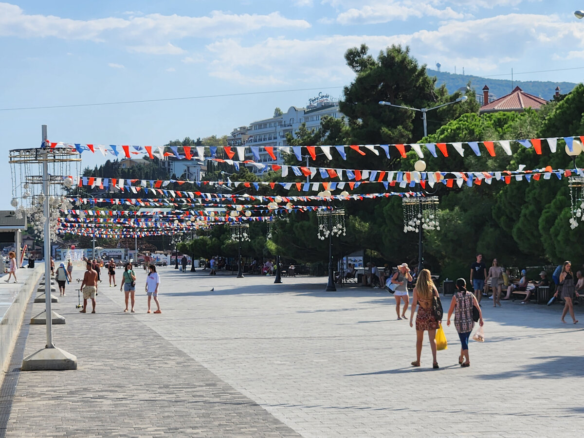 Отдых в Крыму. Во сколько обошелся отдых в уютной Алуште. Цены приятно  удивят. Жилье от 500 рублей в сутки | Крымская путешественница | Дзен