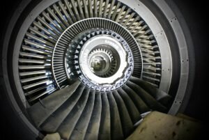    Лопатки вставляются в пазы одна за одной.