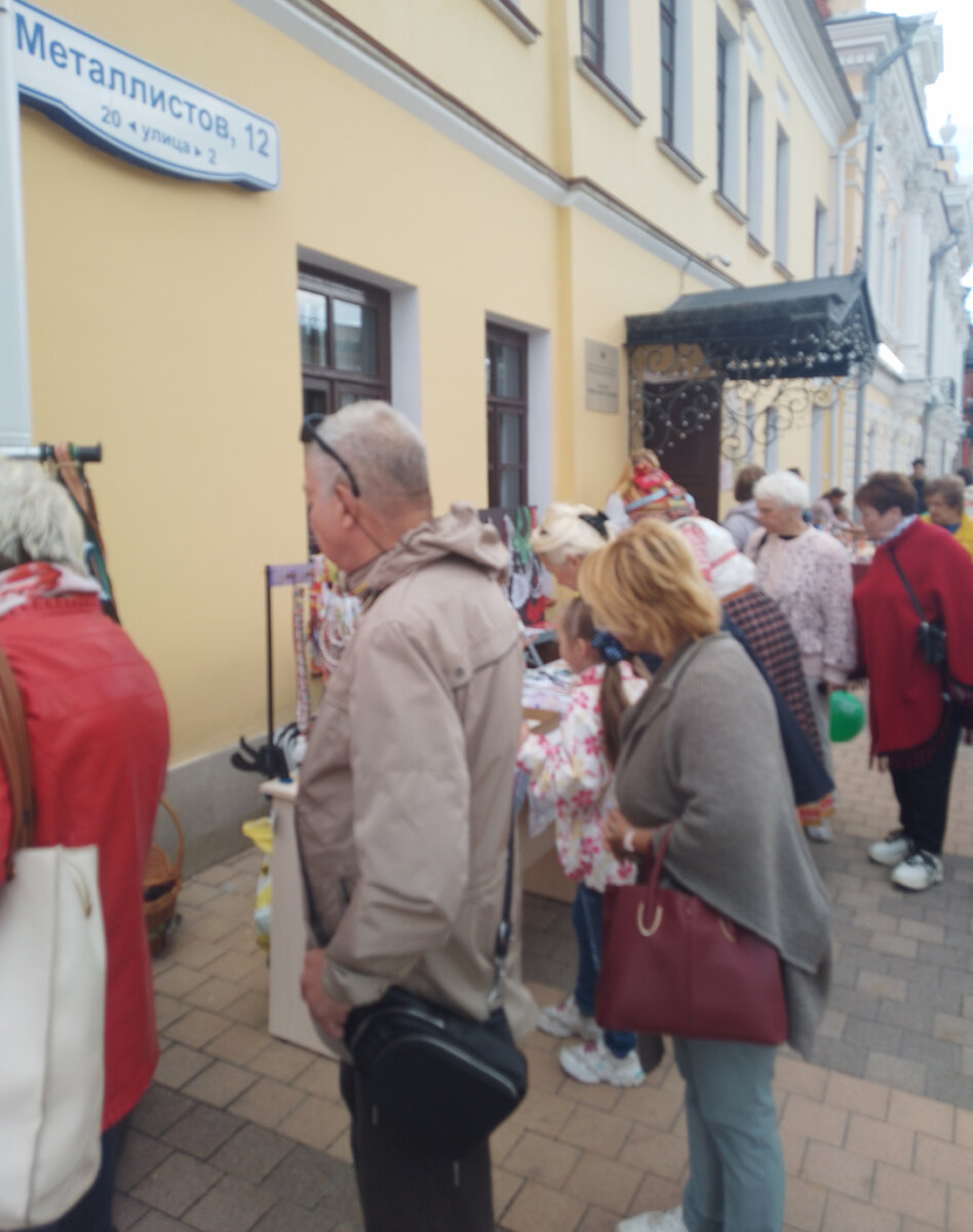 Нашему городу -877, но он  как всегда молод, красив, хорош собой, да ещё в в полном расцвете сил, радует своих жителей и гостей, историческими  памятниками, итересными музеями, замечательными...-12