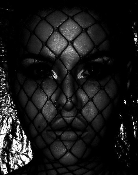 Это я, автор, Stefa T, в колготах на лице...протестую против недодатия показов. 