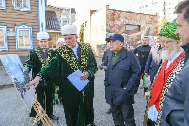 В тот день Мансур хазрат Джалялетдинов презентовал Рустаму Минниханову проект развития всей территории мечети. предоставлено realnoevremya.ru пресс-службой раиса РТ 