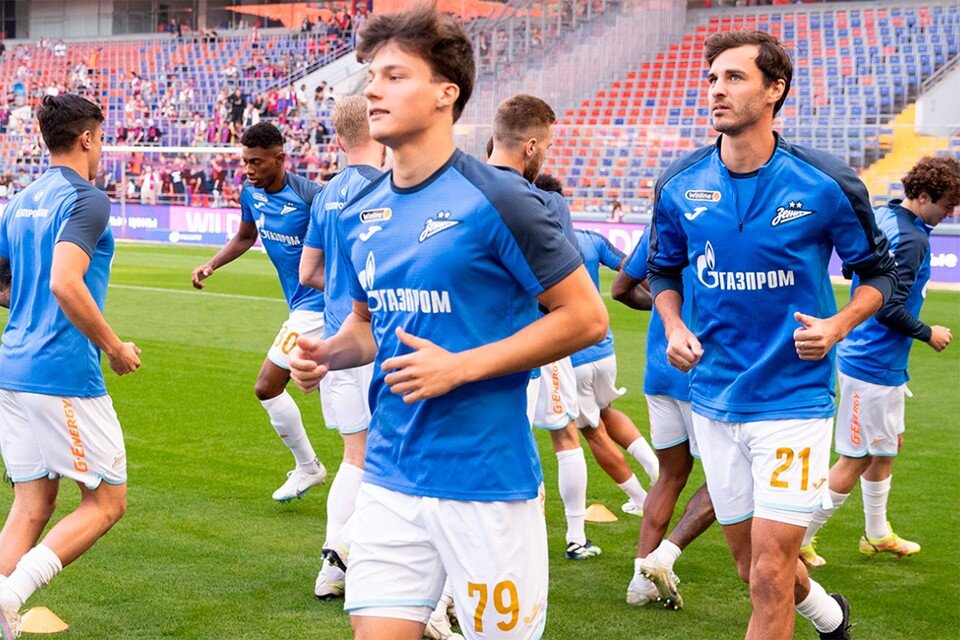    Полузащитник «Зенита» Васильев из-за сломанной ноги не будет играть два месяца. Фото: fc-zenit.ru