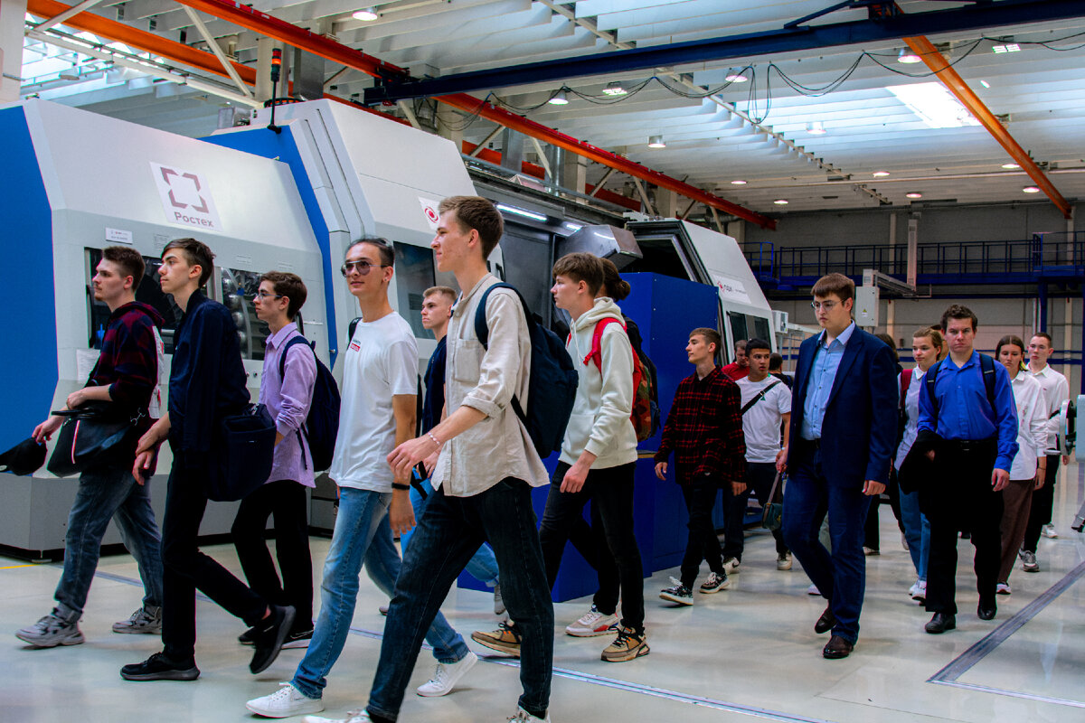 Студенты проекта «Крылья Ростеха» на предприятии ОДК-Кузнецов © Объединённая двигателестроительная корпорация