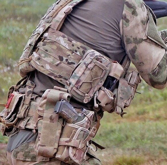 Утилитарный подсумок вертикального расположения. 