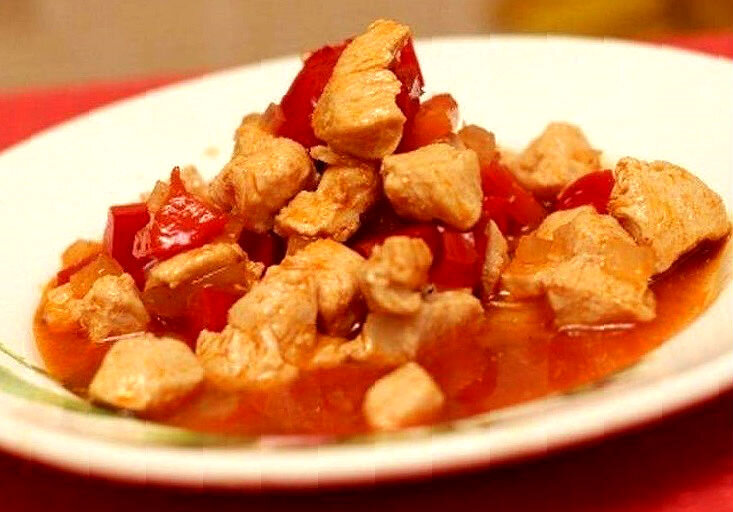 Гуляш из куриного филе