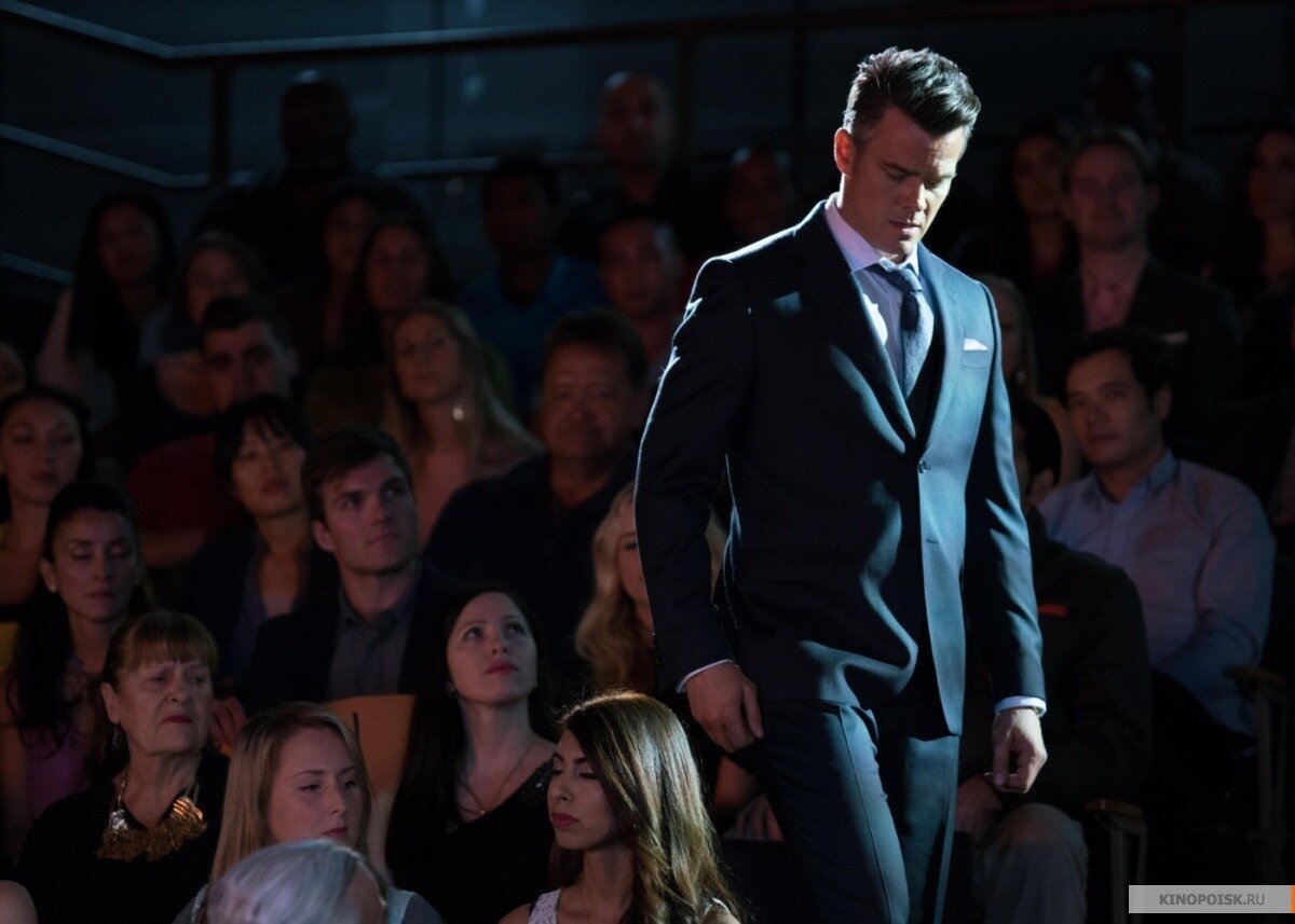 По сюжету Адам — ведущий реалити-шоу переживает настоящий шок из-за произошедшей трагедии во время съёмок программы, унесшей жизни двух участников. Спустя несколько дней Адам становится ведущим нового, как он убежден по-настоящему жизнеутверждающего шоу, в котором участники будут подтверждать убеждения ведущего ценой собственных жизней ради высших целей.