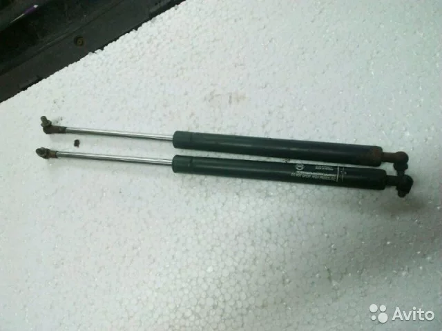 Газовые упоры багажника (задней двери) ваз  2104,2108,2109,2113,2114,Нива,Ока.э 