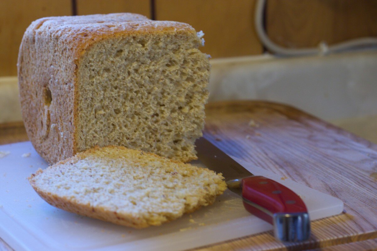 Хозяйкам. Почему нельзя хранить хлеб в холодильнике?
