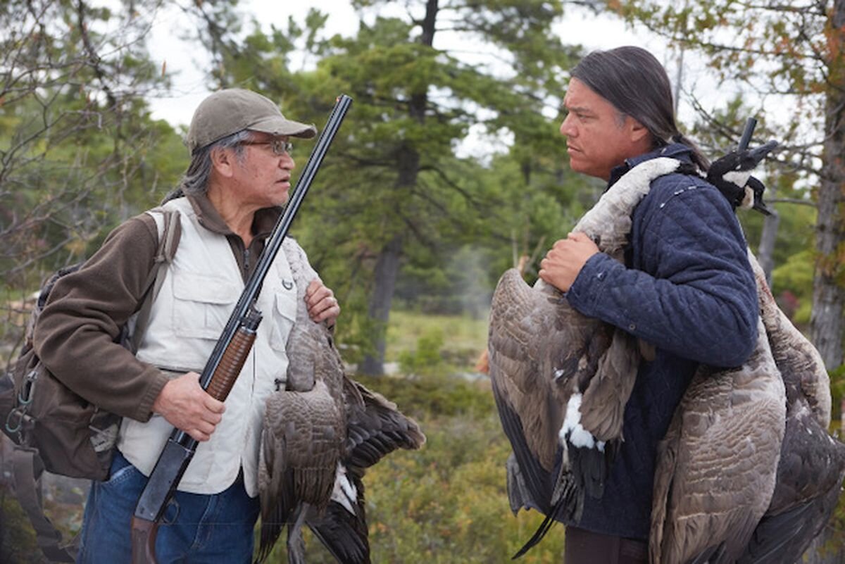 Не торопитесь осуждать этих гусекиллеров - они бьют дичь не ради спортивного азарта и не на продажу, а сугубо для собственного пропитания. 