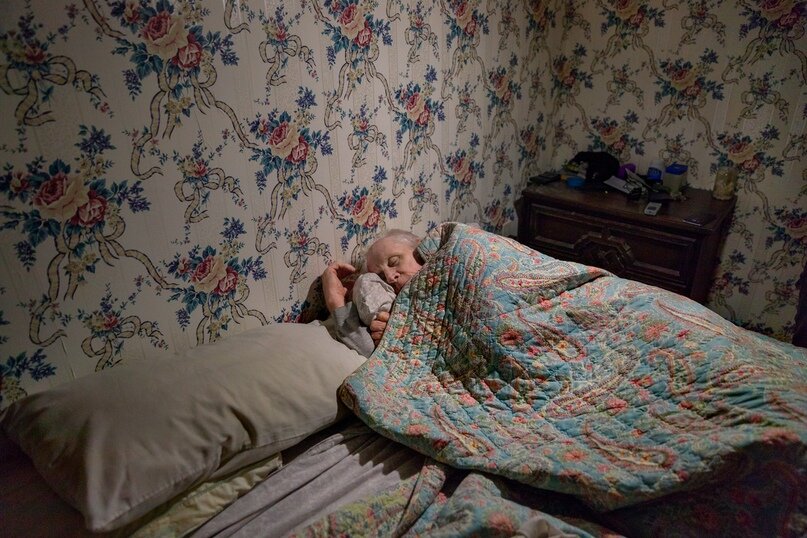 Джо Диманд (76 лет) последние 20 лет проработал дальнобойщиком. Иногда ему приходилось вести грузовик ночь напролет. По его словам, после такой работы «так устаешь, что спать уже не можешь». Всемирная организация здравоохранения отнесла работу в ночную смену к «вероятным канцерогенным для человека факторам».