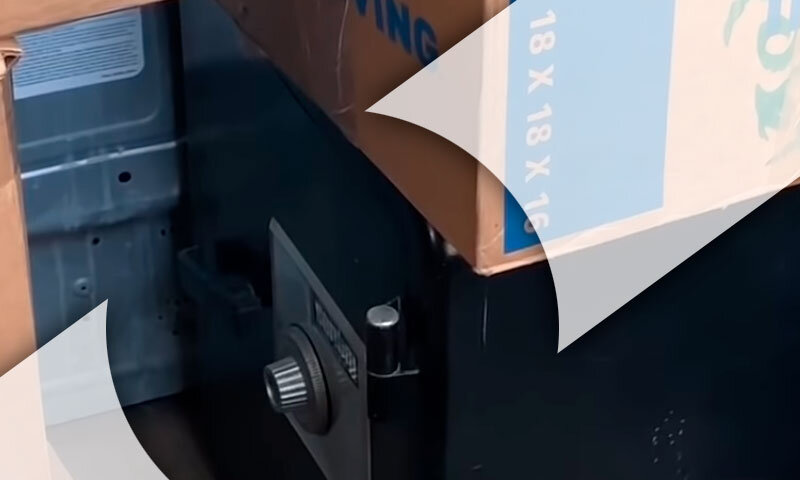 Сейф, выглядит бодро.