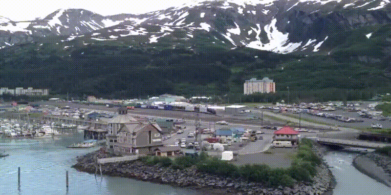 Вид на Уиттиер. Фрагмент из видео на YouTube канале "Andriy Zotov"