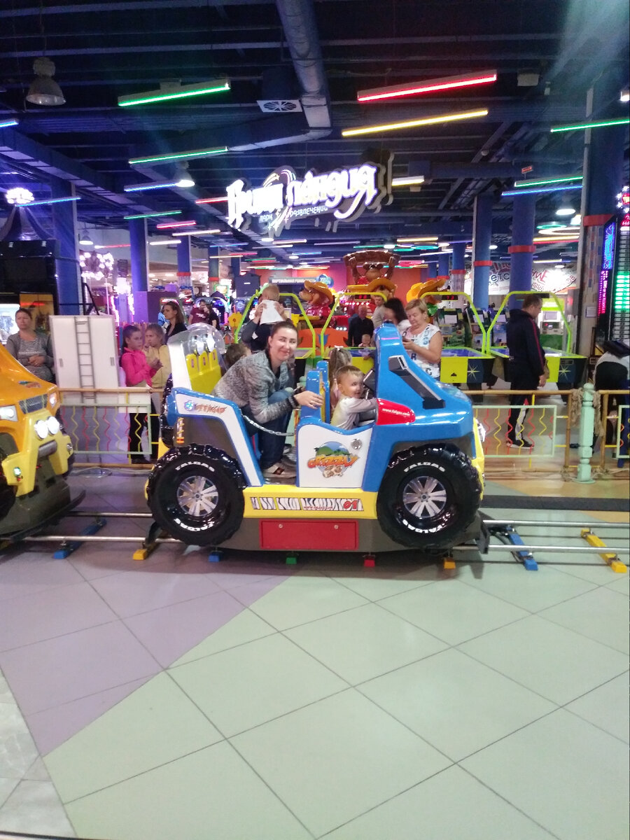 Паровозик едет лихо, и стучат колеса тихо. Впечатлений дарит много нам железная дорога!