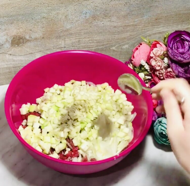 Добавили кабачок и специи