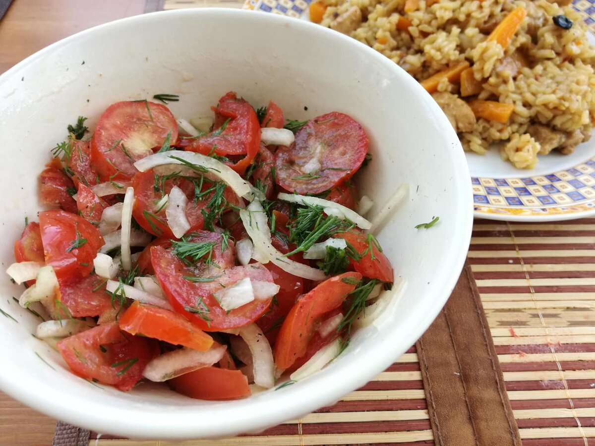 Классический Ачик-чучук: салат из помидоров и лука к плову