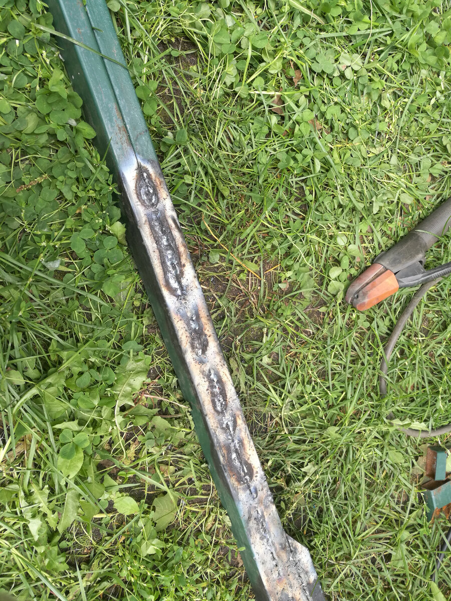 Снизу вверх: эволюция швов начинающего сварщика :)