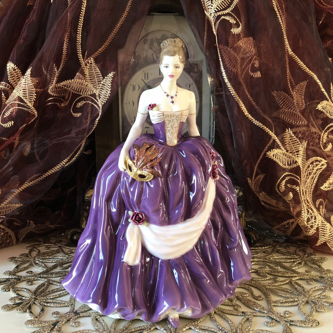 Статуэтка "Зимний Дворец" от английской мануфактуры Royal Worcester