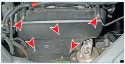 Шестигранником «на 5» отворачиваем пять винтов крепления передней верхней крышки привода ГРМ…