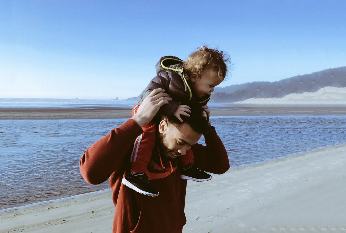 https://www.pexels.com/photo/affection-beach-care-caucasian-433502/