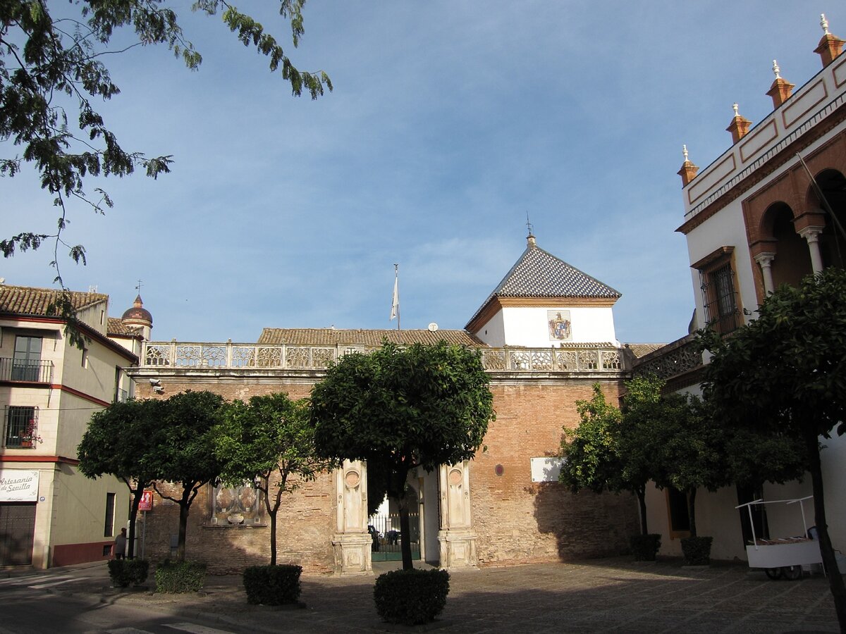 Севилья. У входа в Дом Пилата
