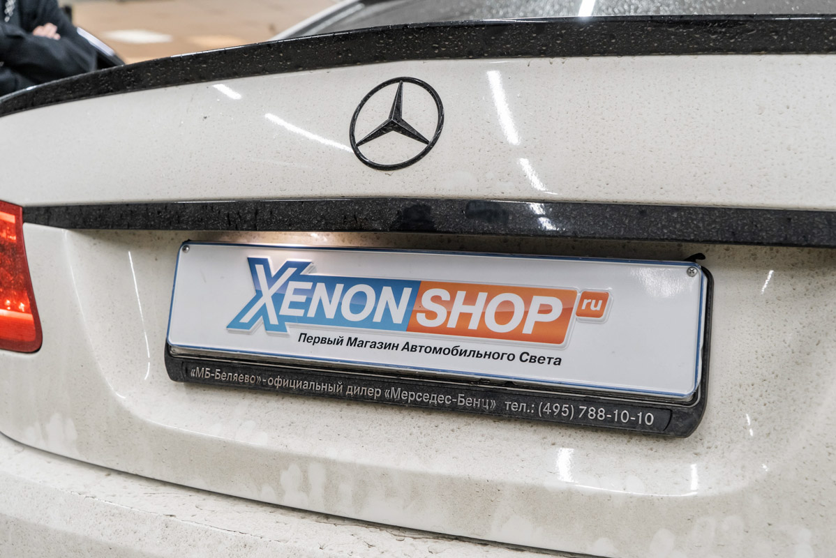 Исходное свечение подсветки номера до замены ламп.