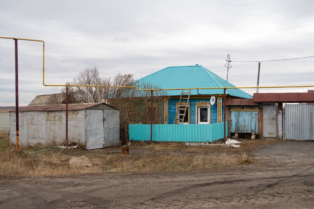 Дома в деревне (Мордвиновка). Действительно ли одни халупы? Как они выглядят?