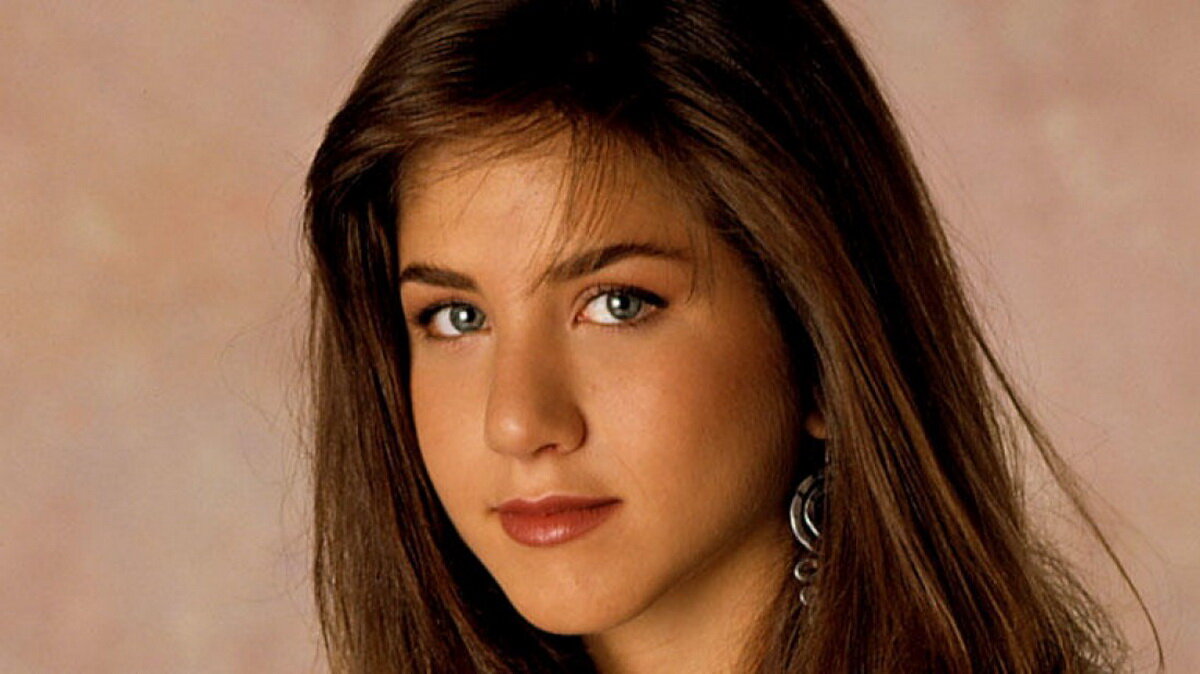 Энистон в юности