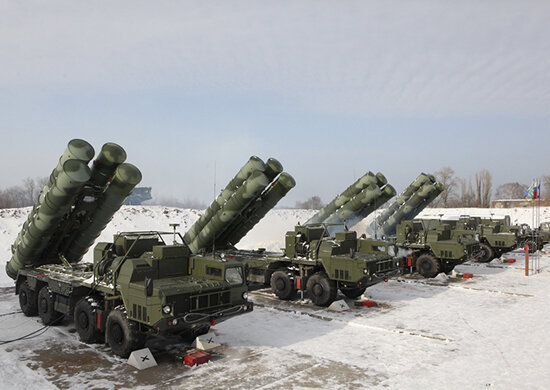 Политика и Общество. ЗРК С-400 на боевом дежурстве.