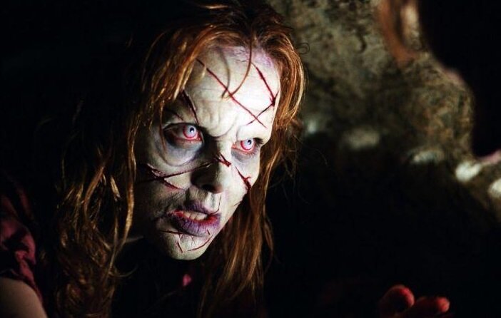 Кадр из фильма "Изгоняющий дьявола. Начало" 2004 г.