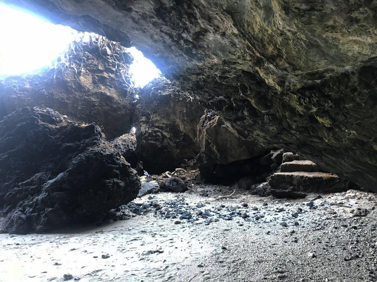 Небольшая пещера