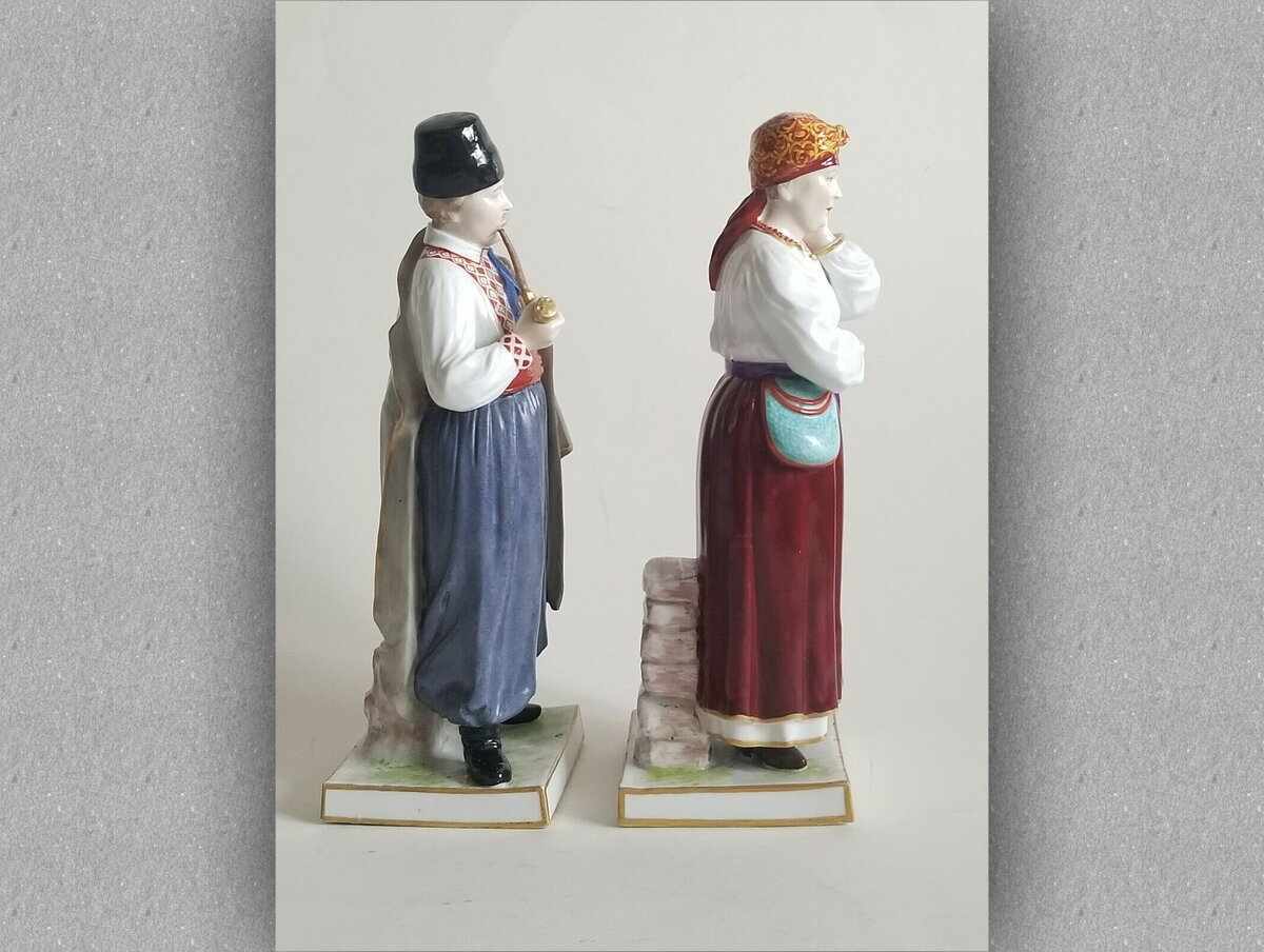 Антикварные статуэтки.