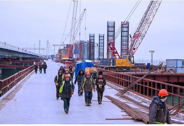 Таких строителей по телевизору не покажут.