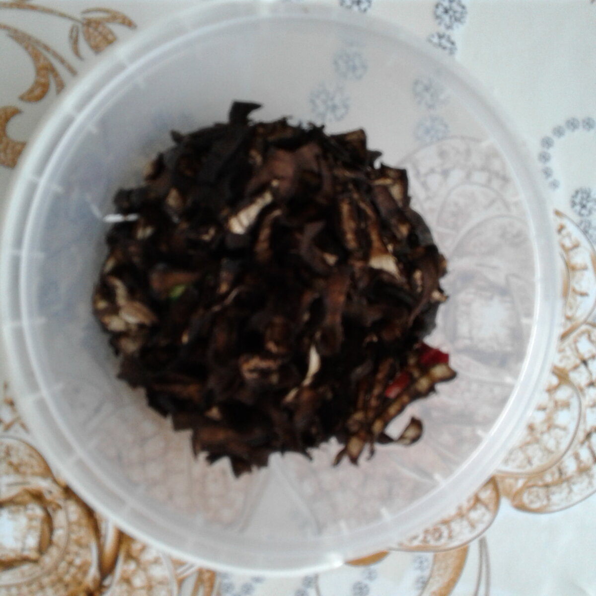 Если я высушила три кожуры и сложила в ведёрко, то беру третью часть.