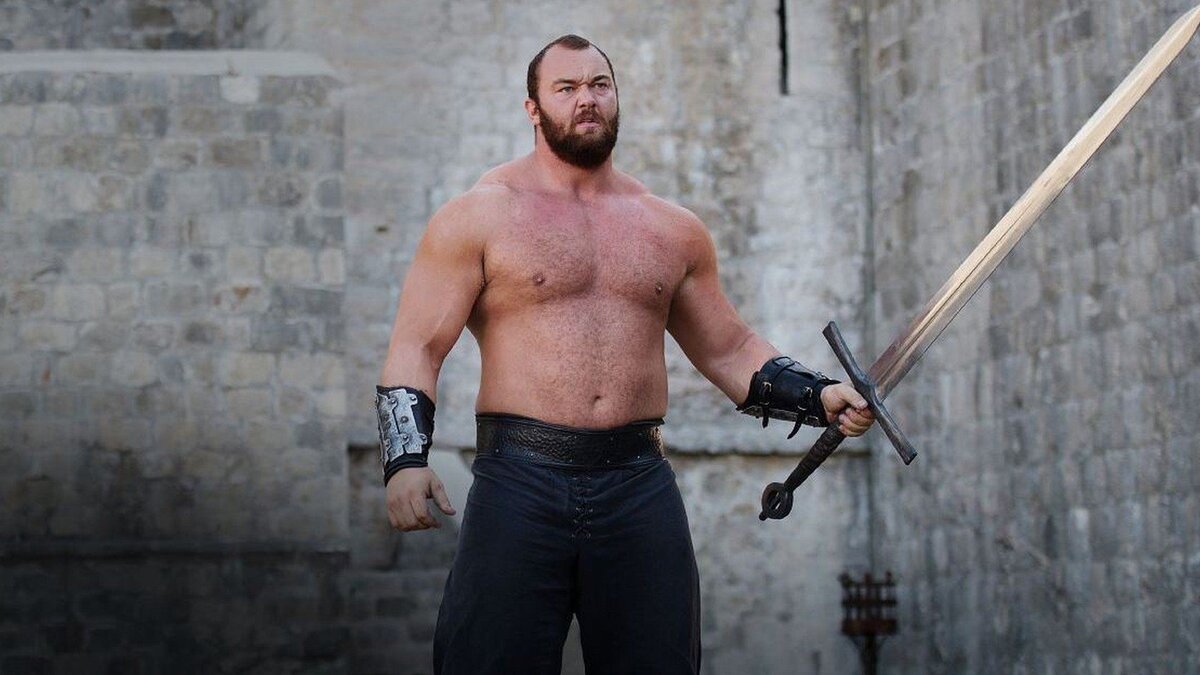 В жизни «Гора» тоже силач - спокойно жмет от груди 250 кг