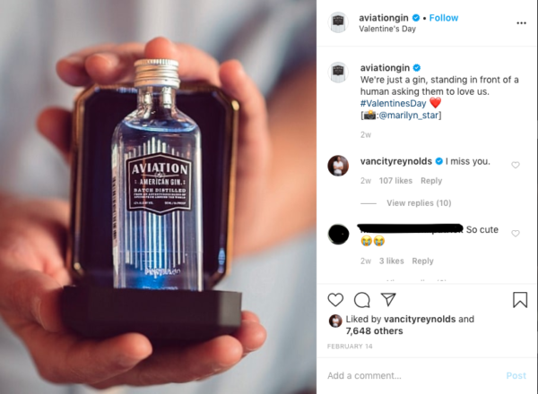 Алкогольный бренд Aviation Gin (основатель - голливудская звезда Райан Рейнольдс) в День Святого Валентина так напомнил о том, что бутылка хорошего джина - это тоже про любовь  