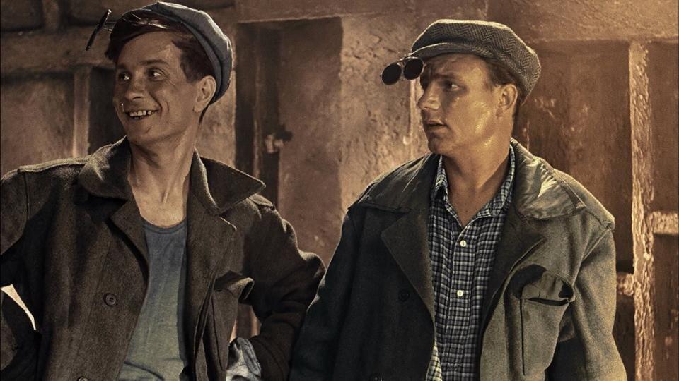 Кадр из фильма "Весна на Заречной улице" 1956 года