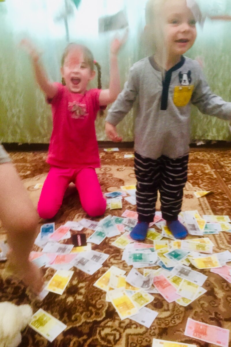 Для детей это просто фантики