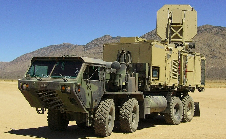 Система активного отбрасывания — передвижная электромагнитная установка, предназначенная для разгона толп. Её излучение, сходное с микроволновым, вызывает у людей болевой шок и лёгкие ожоги. Хотя данное орудие считается нелетальным, его долговременный эффект ещё толком не изучен.